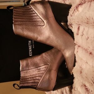 Kenneth Cole Genuine Leather Size 8.5 Gunmetal color booties with block heel